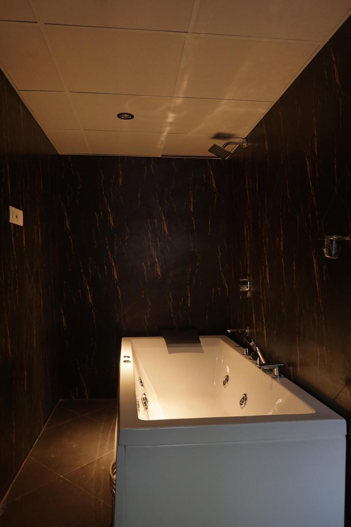 Nest Hotel Bombaj
